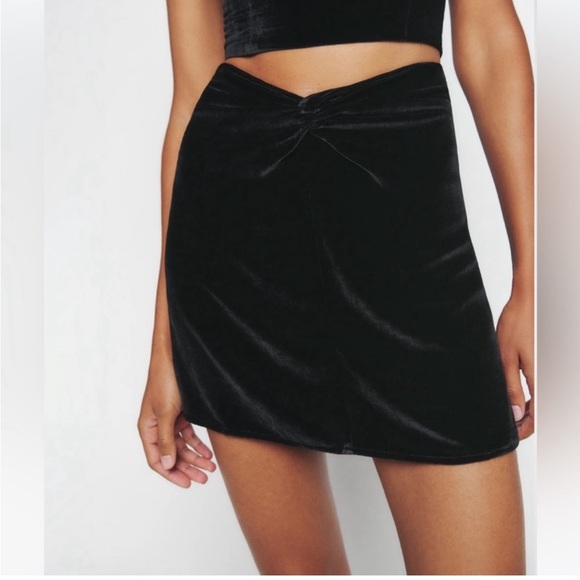 REFORMATION Harri Velvet Skirt - Picture 3 of 3